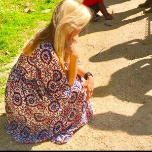 Floral v neck maxi dress small